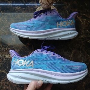 Hoka One Clifton 9 Comfort/Lifestyle Medical Field Shoes Size 9 for Women